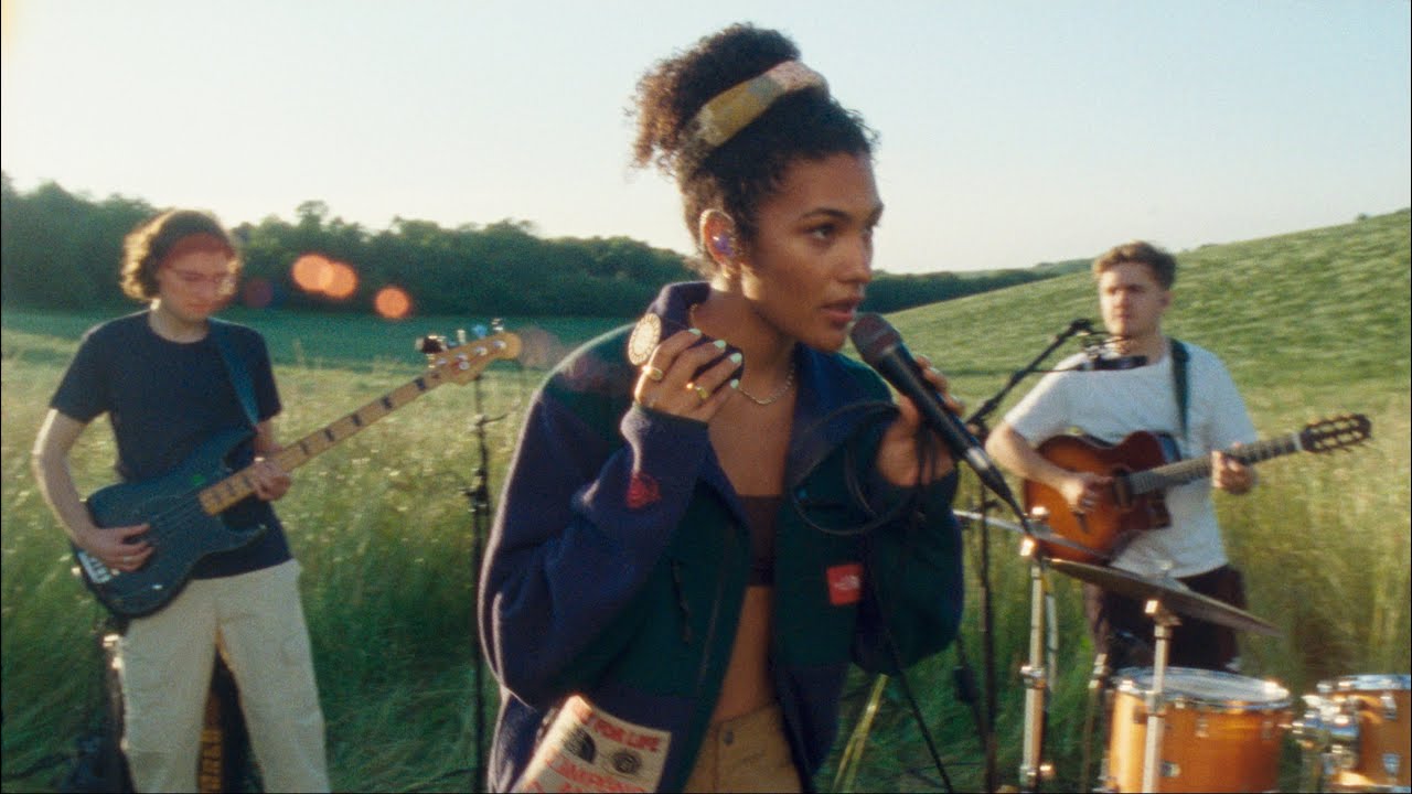 Olivia Dean en sesión fotográfica